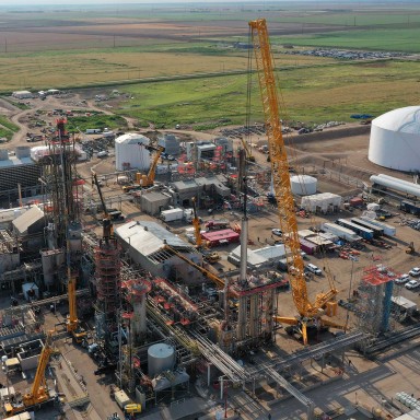 Northwest Crane Service uses Liebherr cranes for plant turnaround job